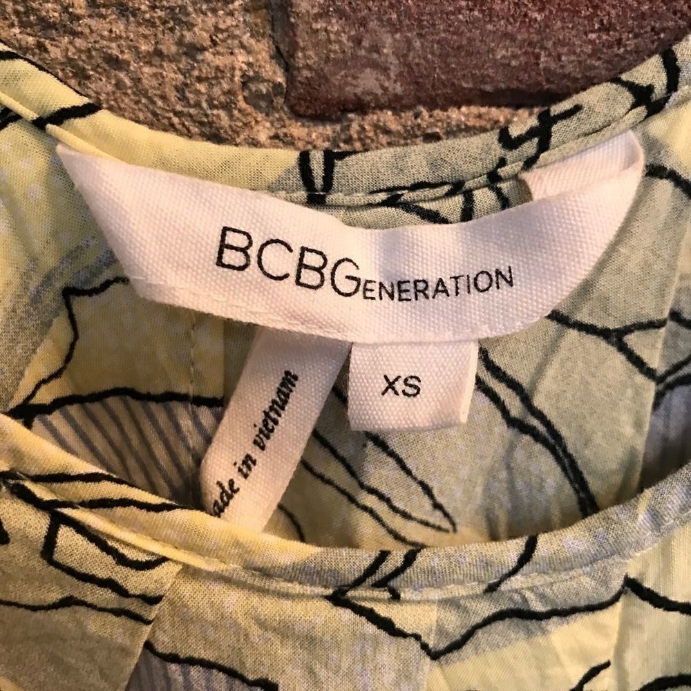 BCBGeneration Slit Back Crop Top - Picture 3 of 5